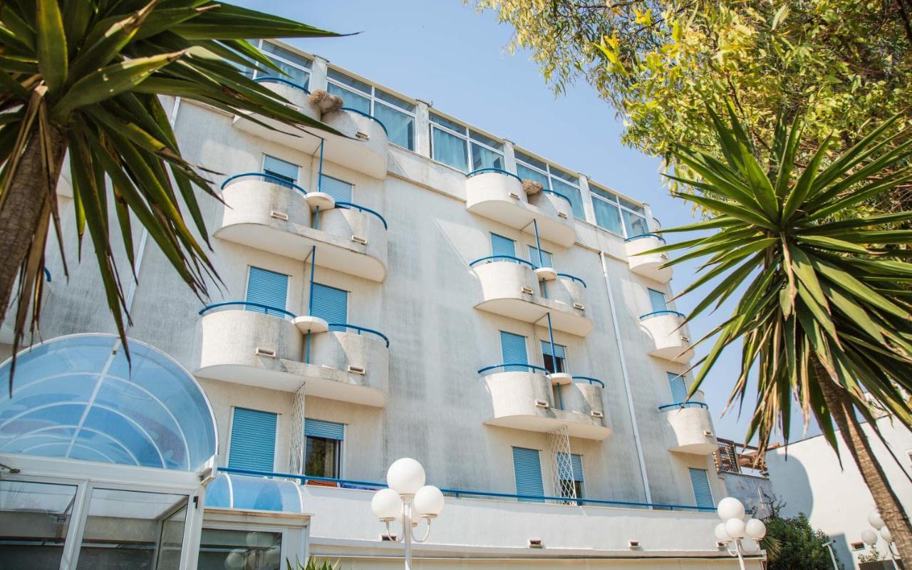 Eden Beach Club Torre Canne Exterior foto